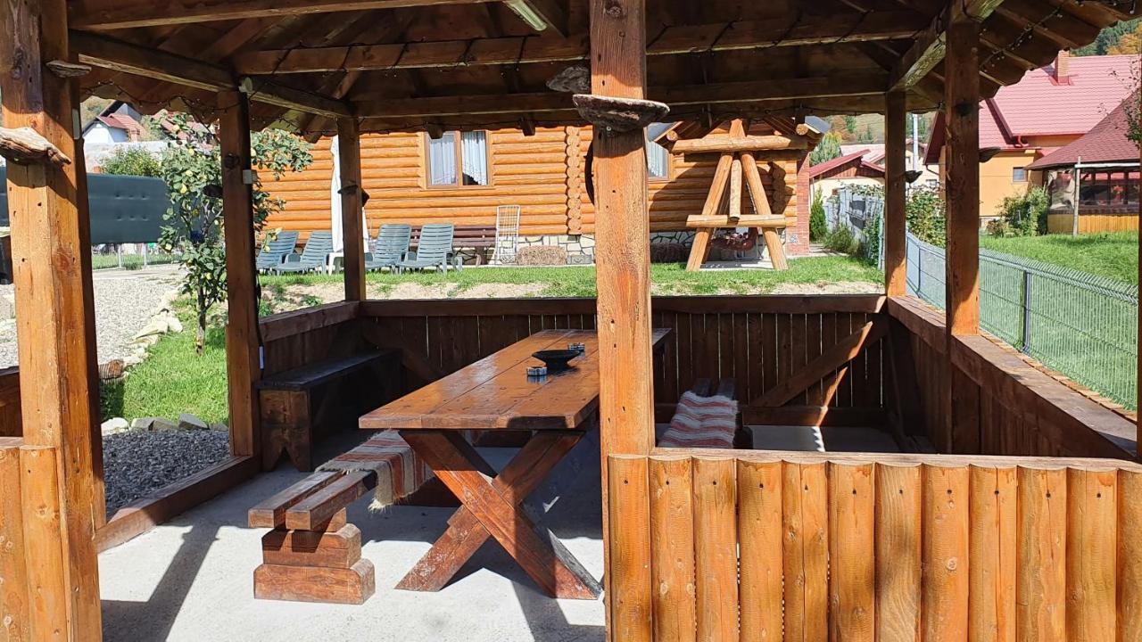 Cabana Alesia, Relaxare La Poalele Raraului Câmpulung Moldovenesc エクステリア 写真