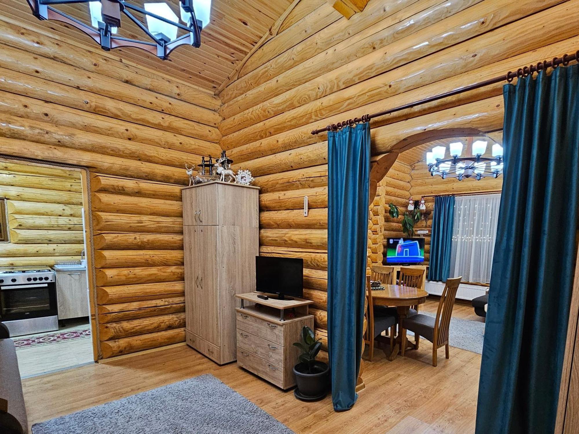 Cabana Alesia, Relaxare La Poalele Raraului Câmpulung Moldovenesc エクステリア 写真