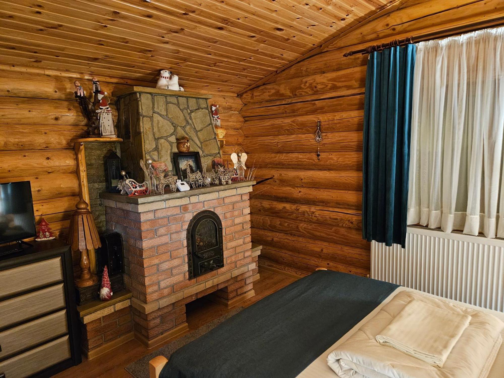 Cabana Alesia, Relaxare La Poalele Raraului Câmpulung Moldovenesc エクステリア 写真