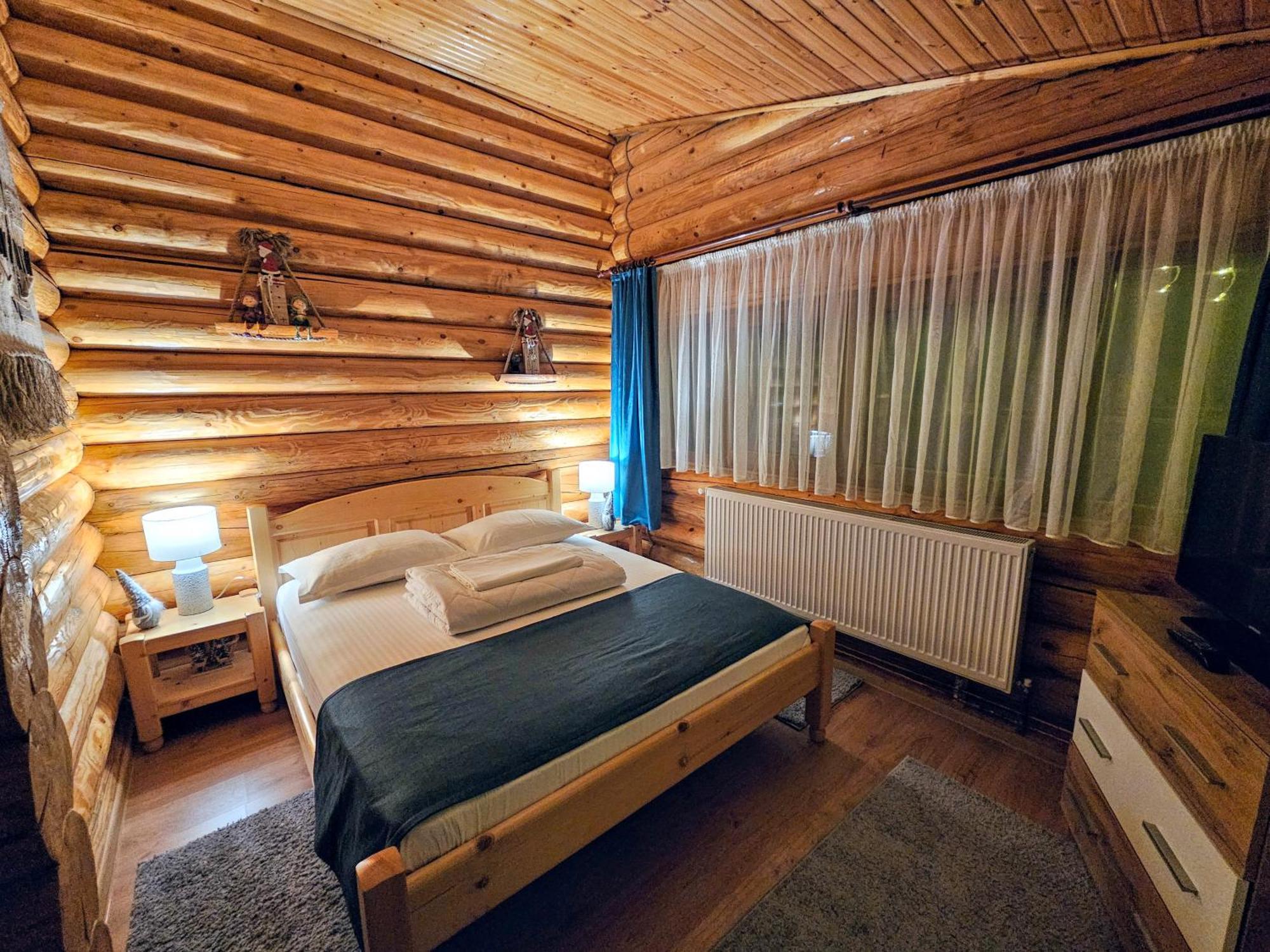 Cabana Alesia, Relaxare La Poalele Raraului Câmpulung Moldovenesc エクステリア 写真
