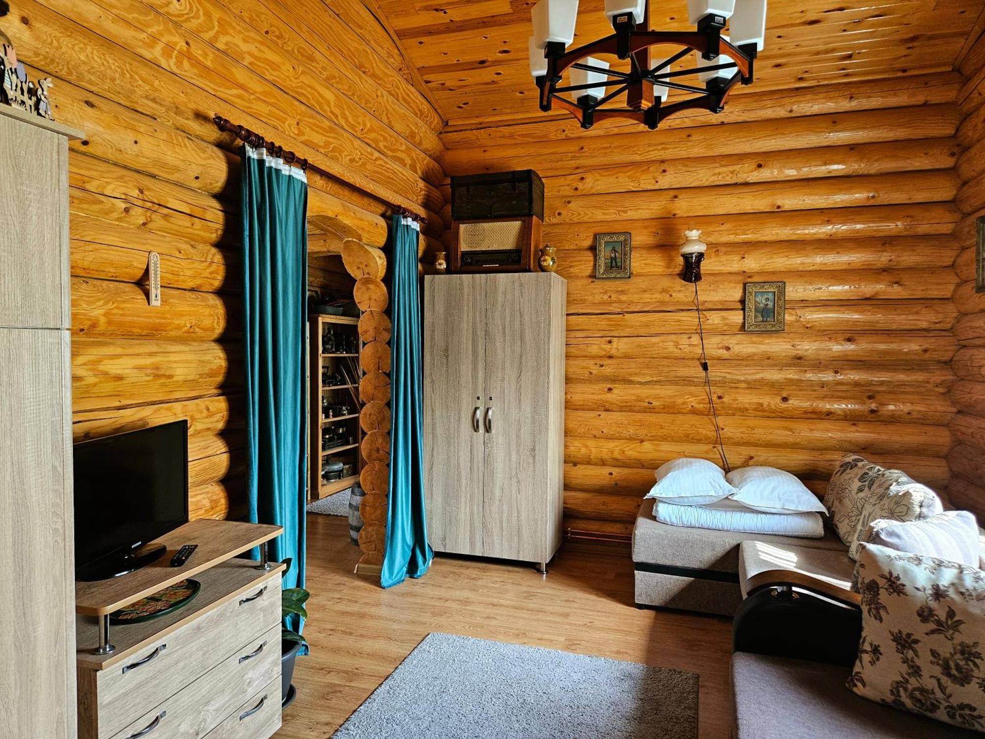 Cabana Alesia, Relaxare La Poalele Raraului Câmpulung Moldovenesc エクステリア 写真